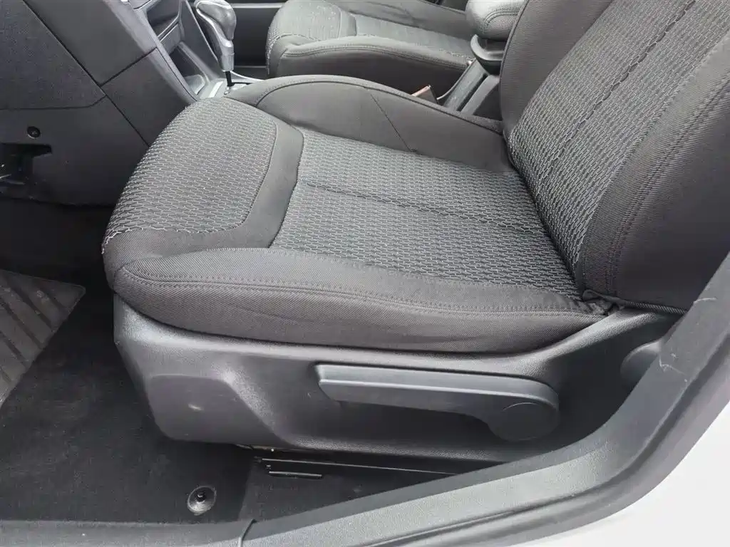 Peugeot 308 2014 Model Joy Edition Classic 1.6L Automatic Superior Style фото 20
