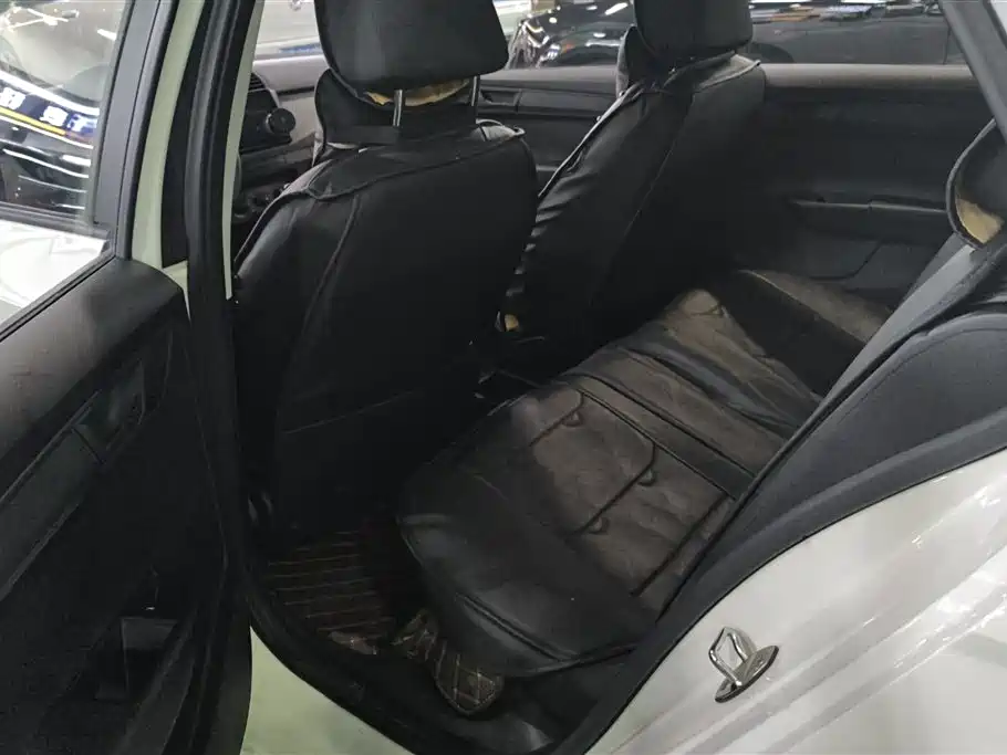 Škoda Fabia 2016 1.4L Automatic Car Enjoy Edition фото 11