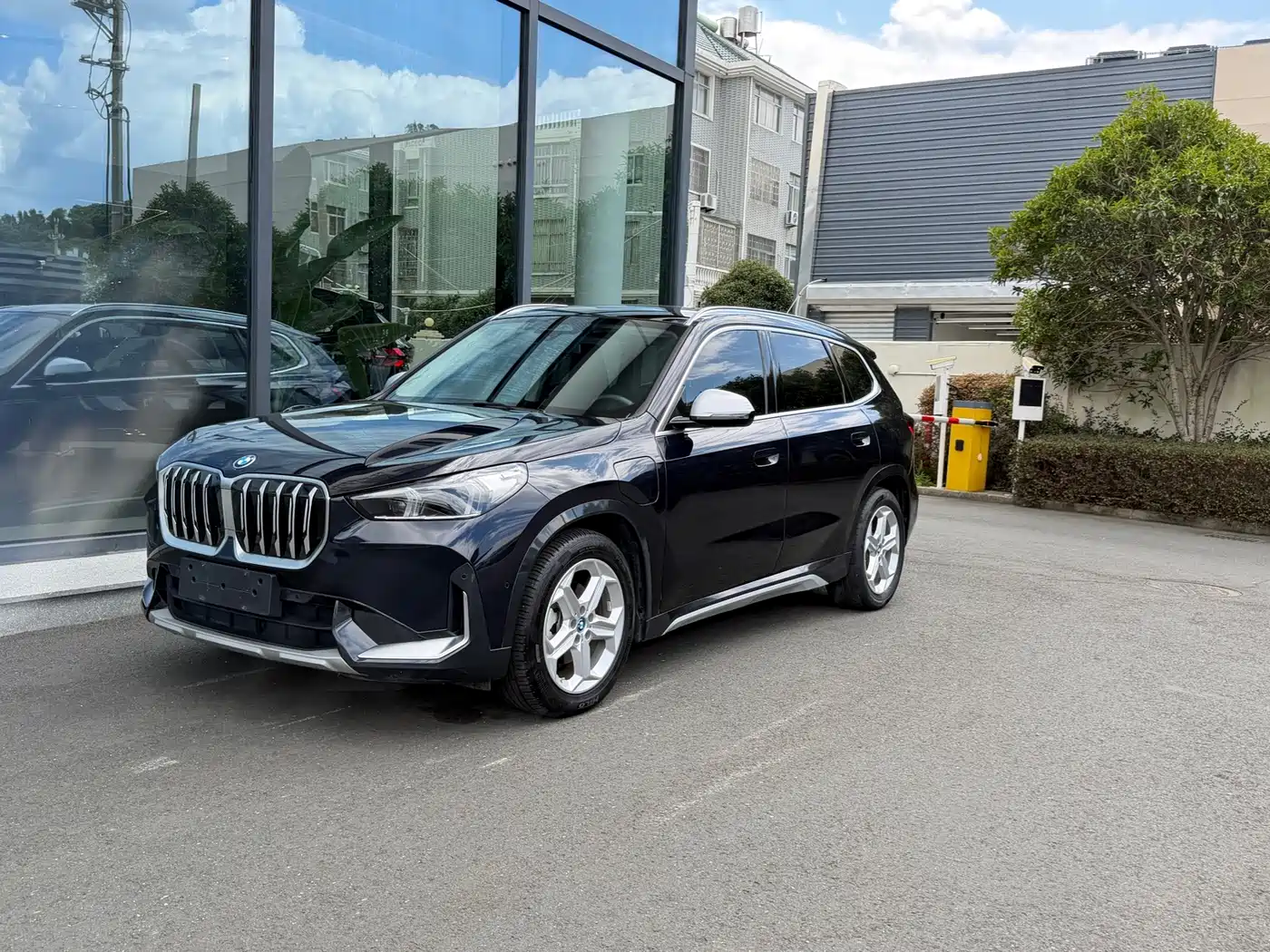 BMW iX1 2024 2023 eDrive25L X Design Package