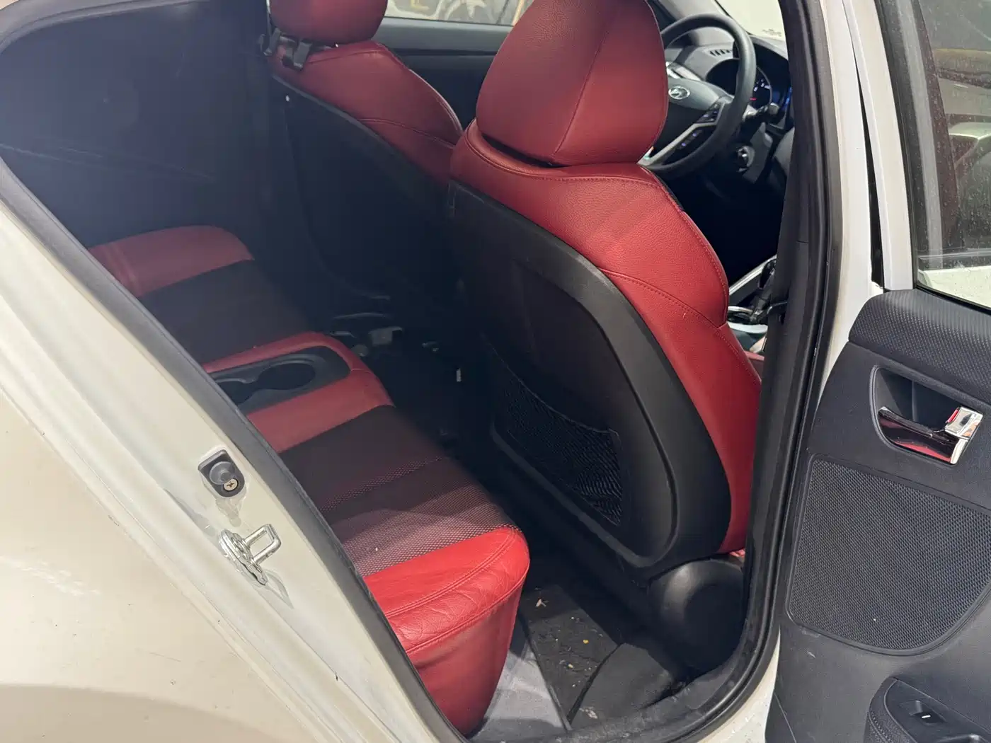 Hyundai Veloster 2012 1.6T Automatic Luxury фото 14