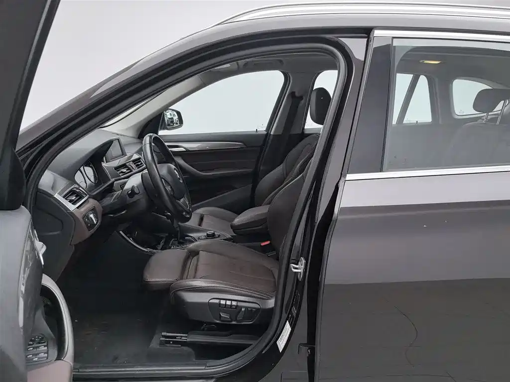 BMW X1 2018 sDrive18Li Premium Model фото 10