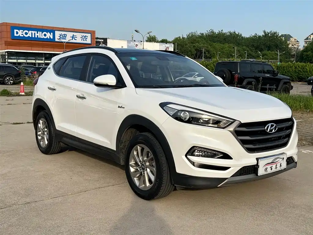 Hyundai Tucson 2018 1.6T DCT 2WD 15th Anniversary Special Edition фото 3