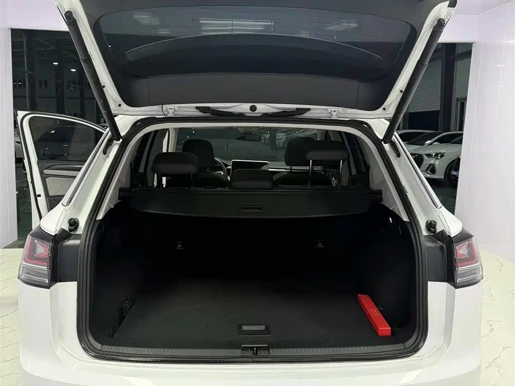 Volkswagen Tayron 2023 280TSI 2WD Luxury Plus Advanced Edition фото 13