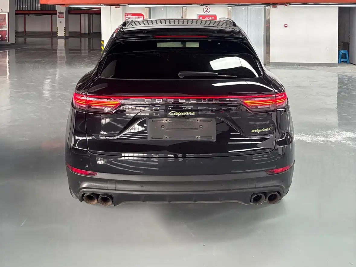Photo 4 - Porsche Cayenne New Energy
