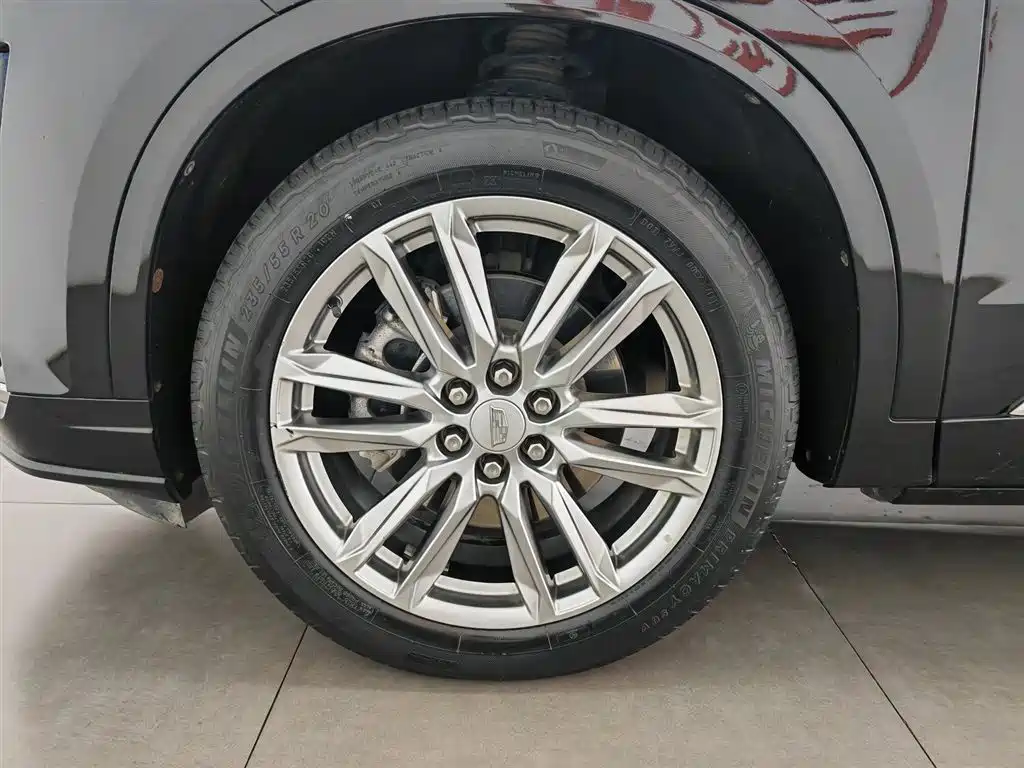 CADILLAC XT6