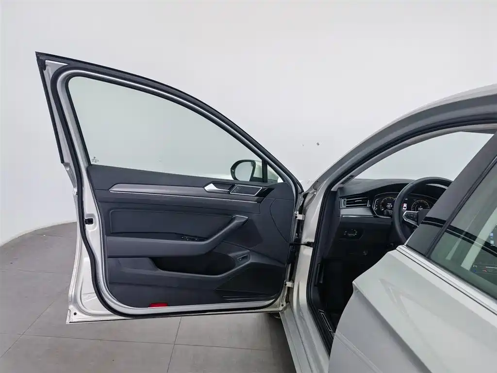 Volkswagen Magotan 2020 330TSI DSG Luxury фото 8