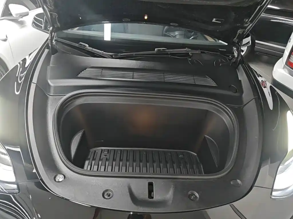 Фото 11 - Tesla Model Y