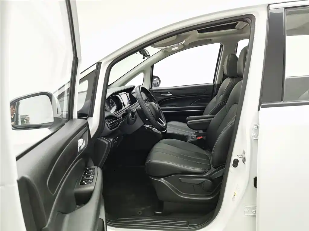 GAC Trumpchi Trumpchi M6 2021 270T DCT Luxury Edition (7-Seater) фото 10