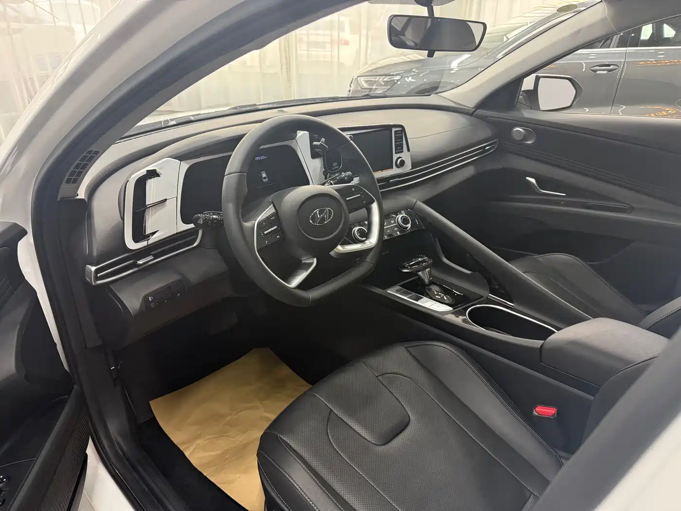 Hyundai Elantra 2021 1.5L CVT GLX Elite Edition фото 12