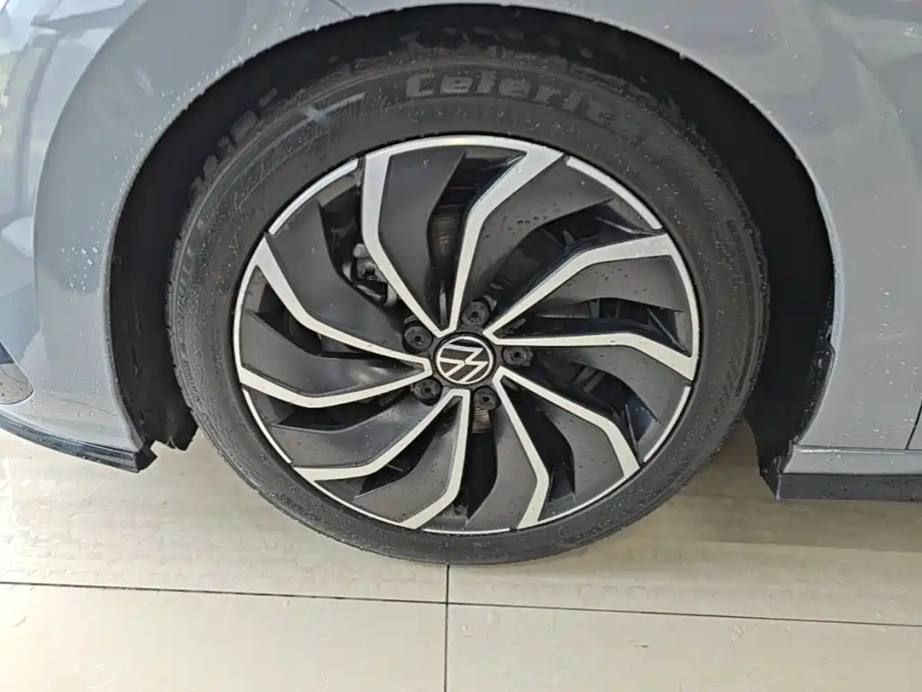 Photo 25 - Volkswagen Golf