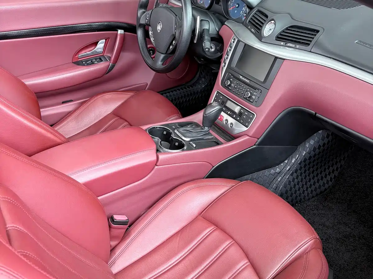 Photo 6 - Maserati GranCabrio