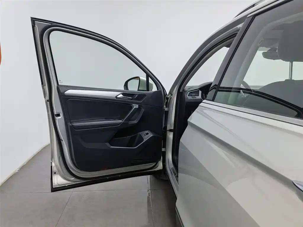 Volkswagen Tiguan L 2019 330TSI Auto 2WD Smart Luxury Edition China V фото 8