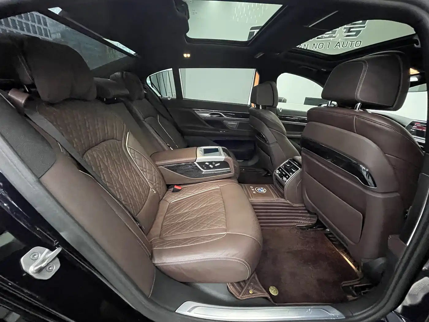BMW 7 Series 2021 Model 740Li Leading M Sport Package фото 19