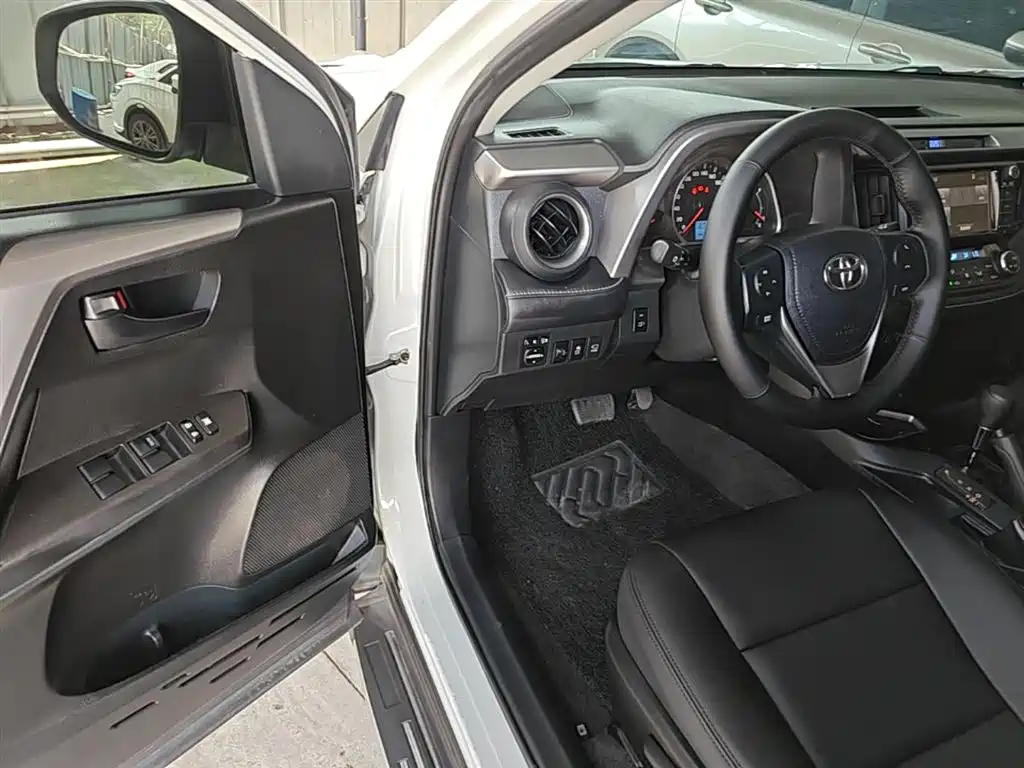 Toyota RAV4 Rongfang 2016 2.0L CVT 2WD Trend (China V) фото 16