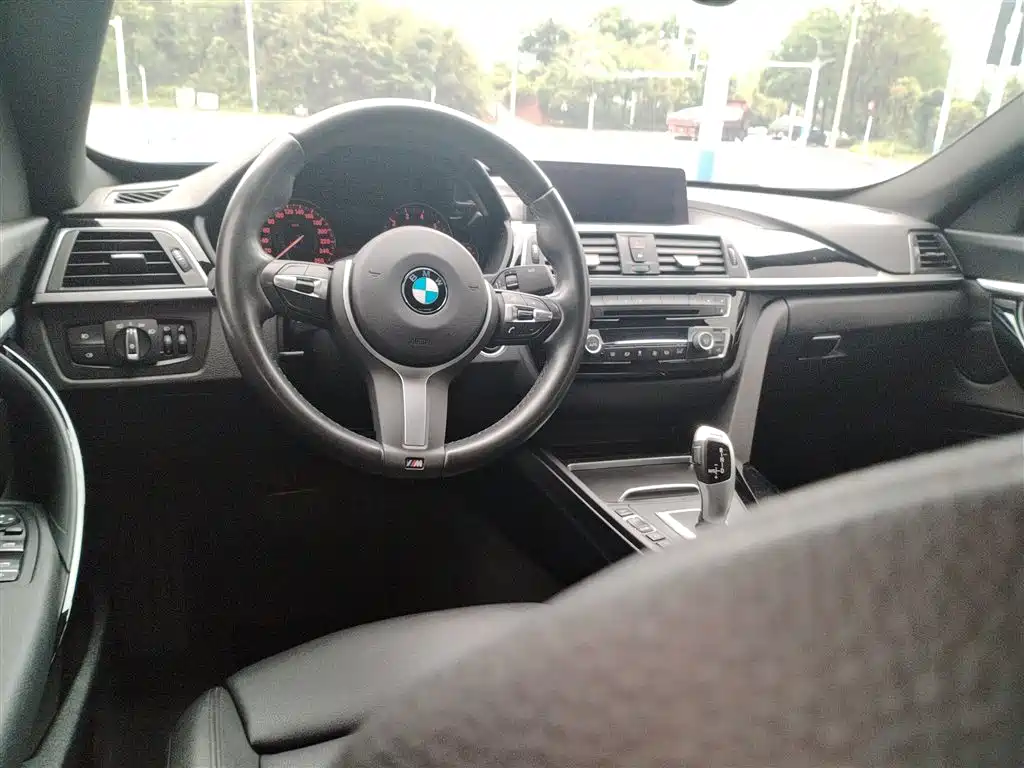 BMW 3 Series GT 2019 320i M Sport Package фото 10