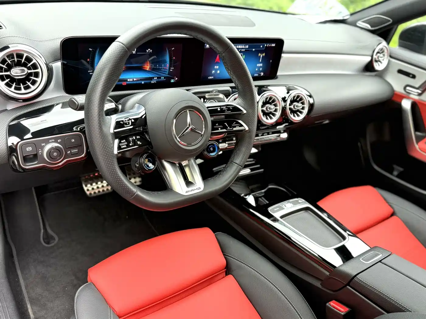 Mercedes-Benz A-Class AMG 2025 AMG A 35 L 4MATIC фото 9