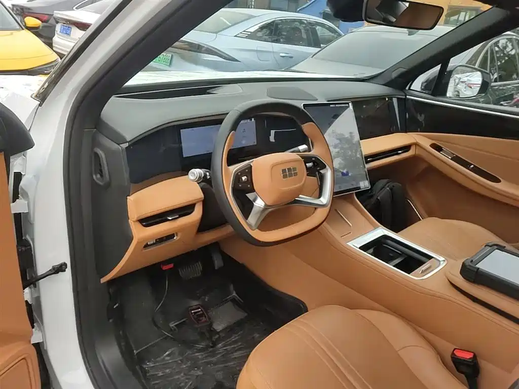 Geely Galaxy Galaxy L7 2025 EM-i 115km Explorer+ Edition фото 10