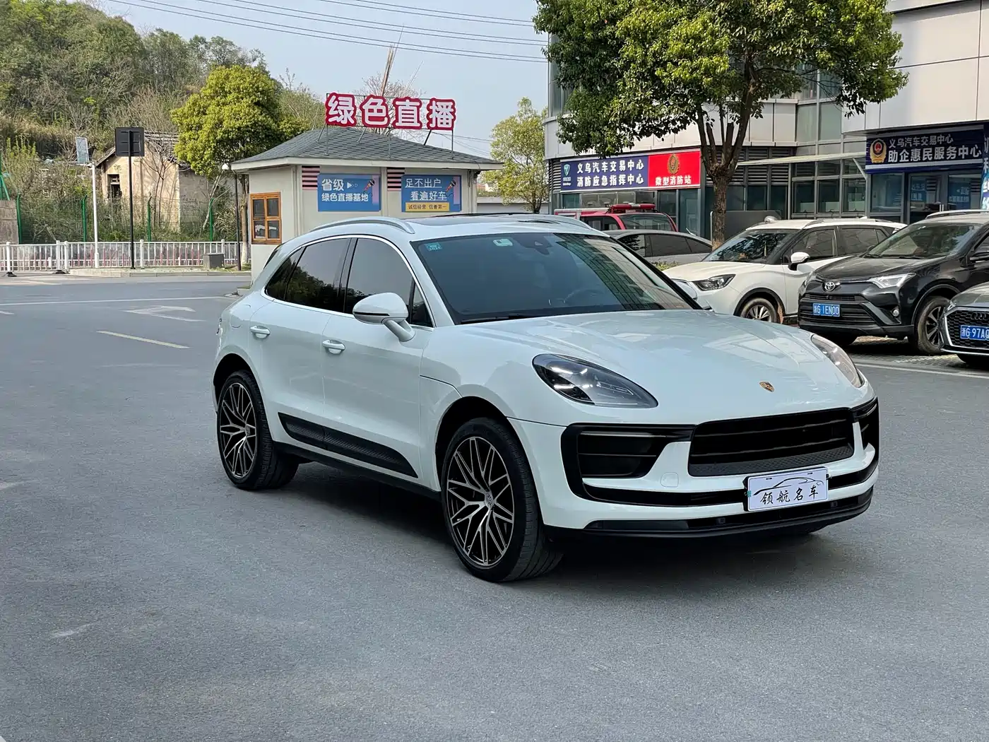 PORSCHE MACAN