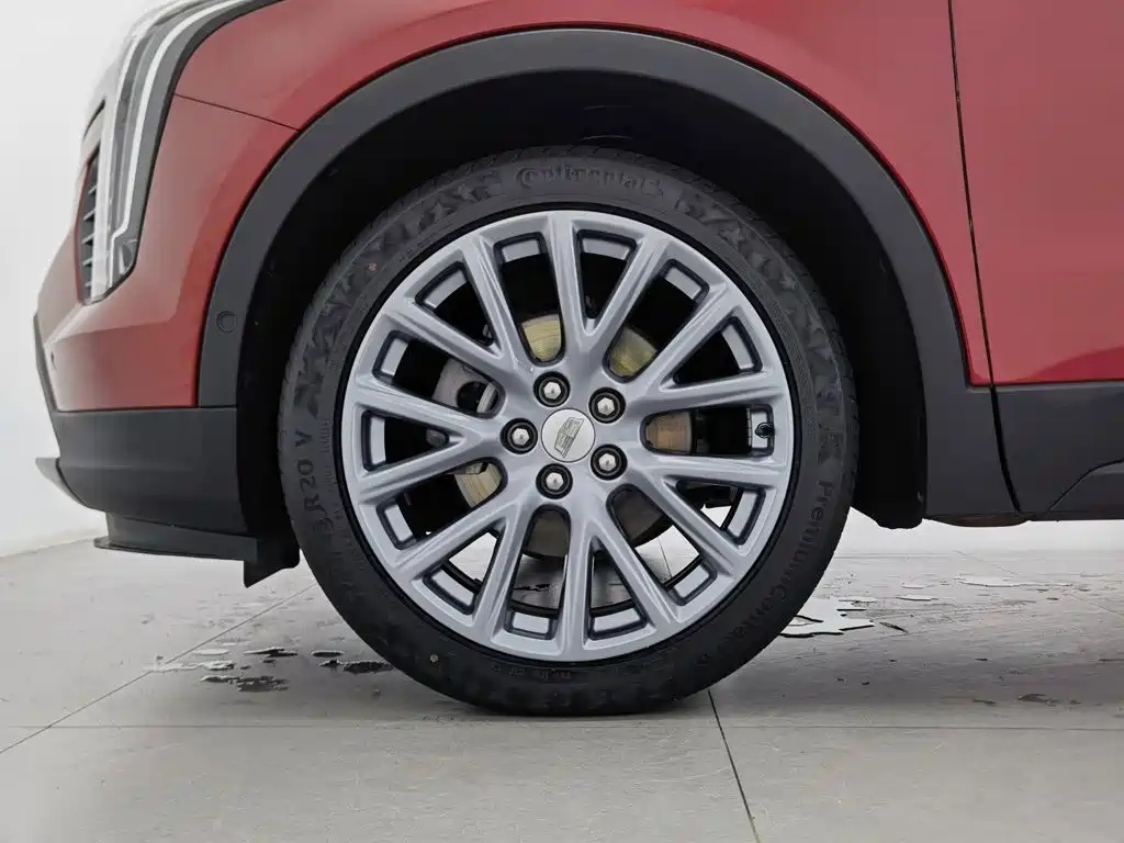 Фото 17 - Cadillac XT4