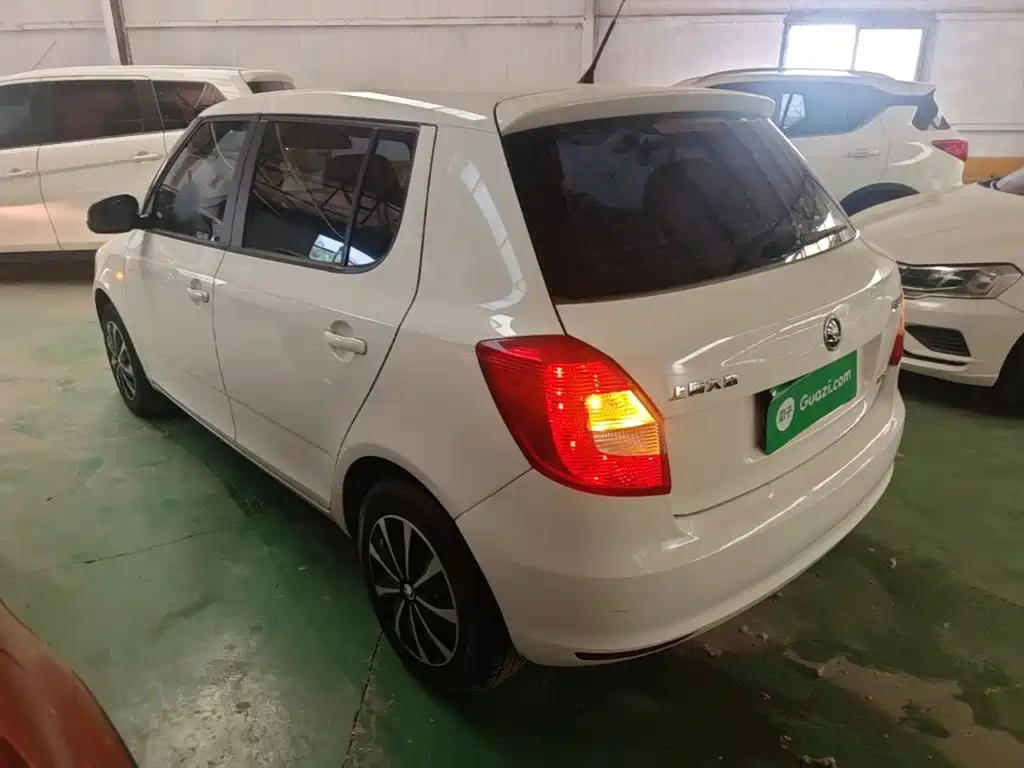 Škoda Fabia 2015 2014 1.4L Automatic Crystal Edition