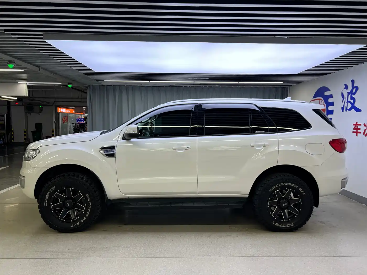 Ford Everest 2016 2.0T Gasoline Automatic 4WD Luxury Edition фото 4
