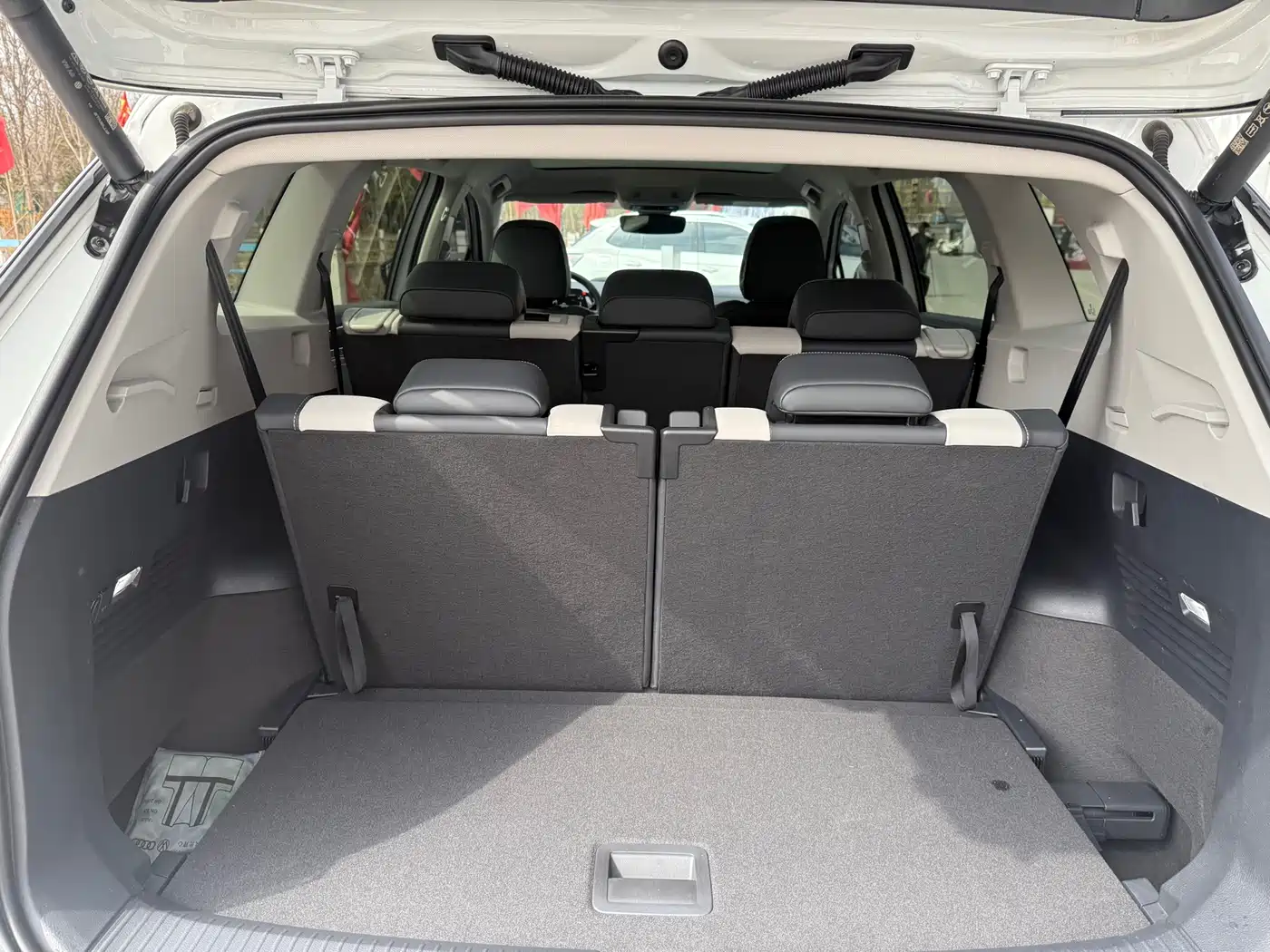 VOLKSWAGEN ID.6 CROZZ