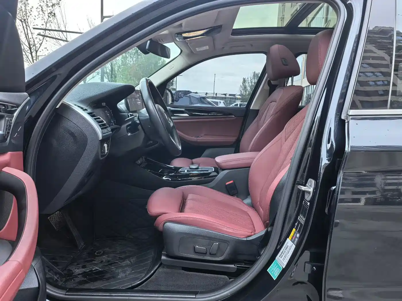 BMW iX3 2024 Leading Edition фото 4