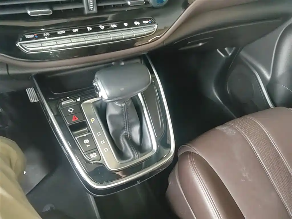 GAC Trumpchi Trumpchi M6 2019 270T Automatic Prestige (6-seater) China V фото 14