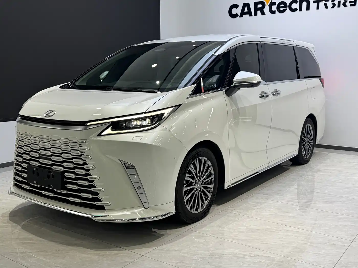 Lexus LM 2023 350h 7-Seater Elegance Edition