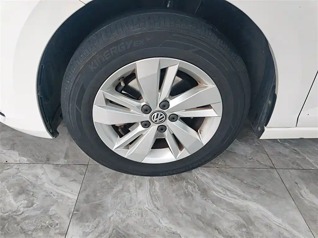 Volkswagen Polo 2019 Plus 1.5L Automatic Panorama Enjoyment Edition фото 23
