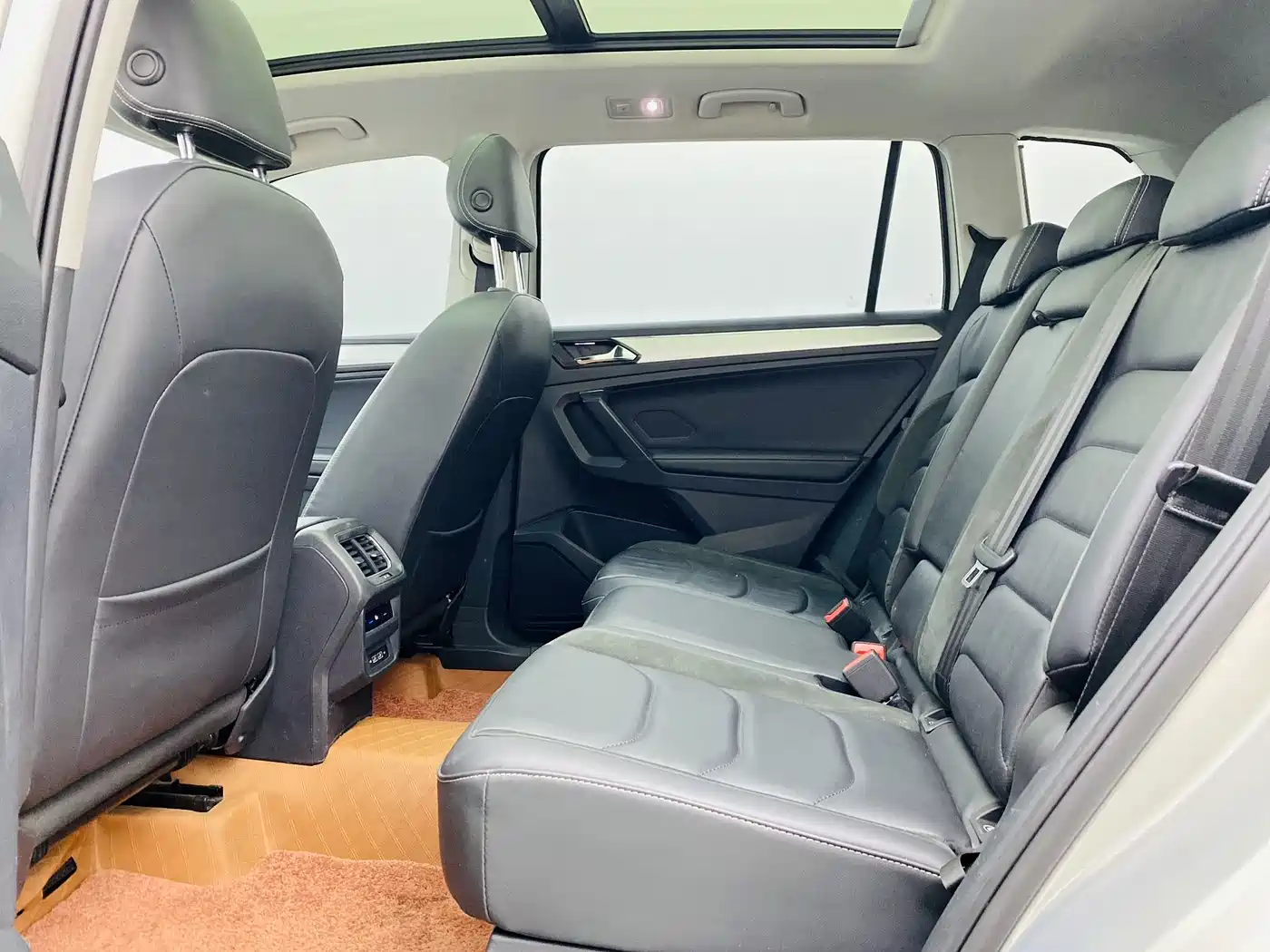 Volkswagen Tiguan L 2018 Facelift 330TSI Automatic 2WD Luxury Edition фото 16