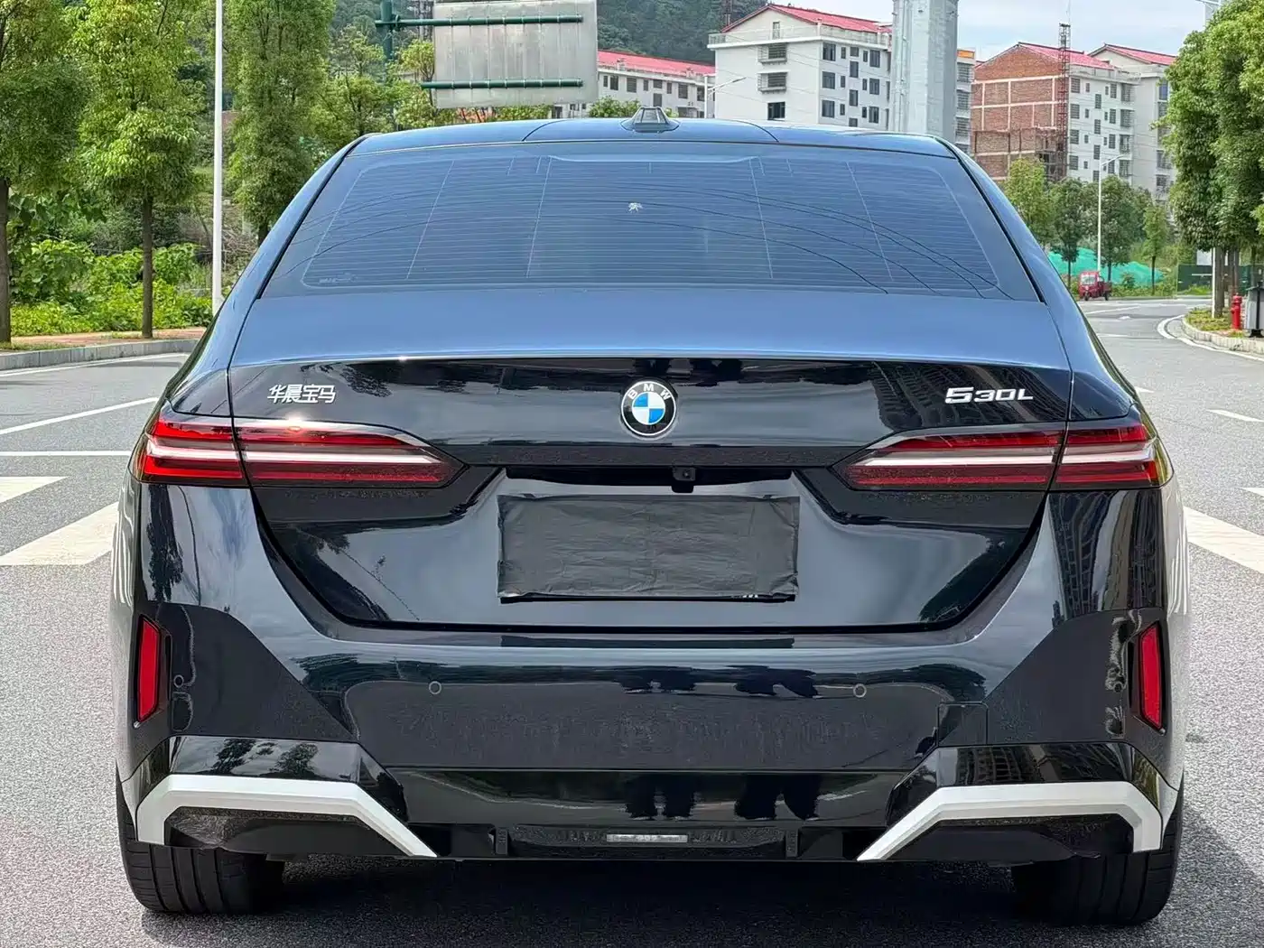BMW 5 Series 2025 530Li Leading M Sport Package фото 8