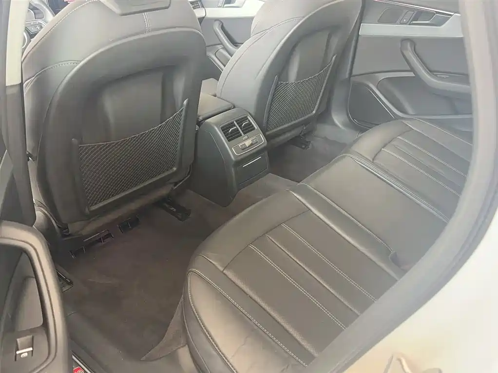 Audi A4L 2020 40 TFSI Luxury Dynamic фото 13