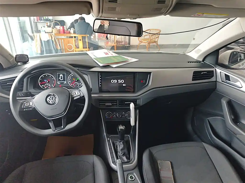 Volkswagen Polo 2019 Plus 1.5L Automatic Panorama Enjoyment Edition фото 10