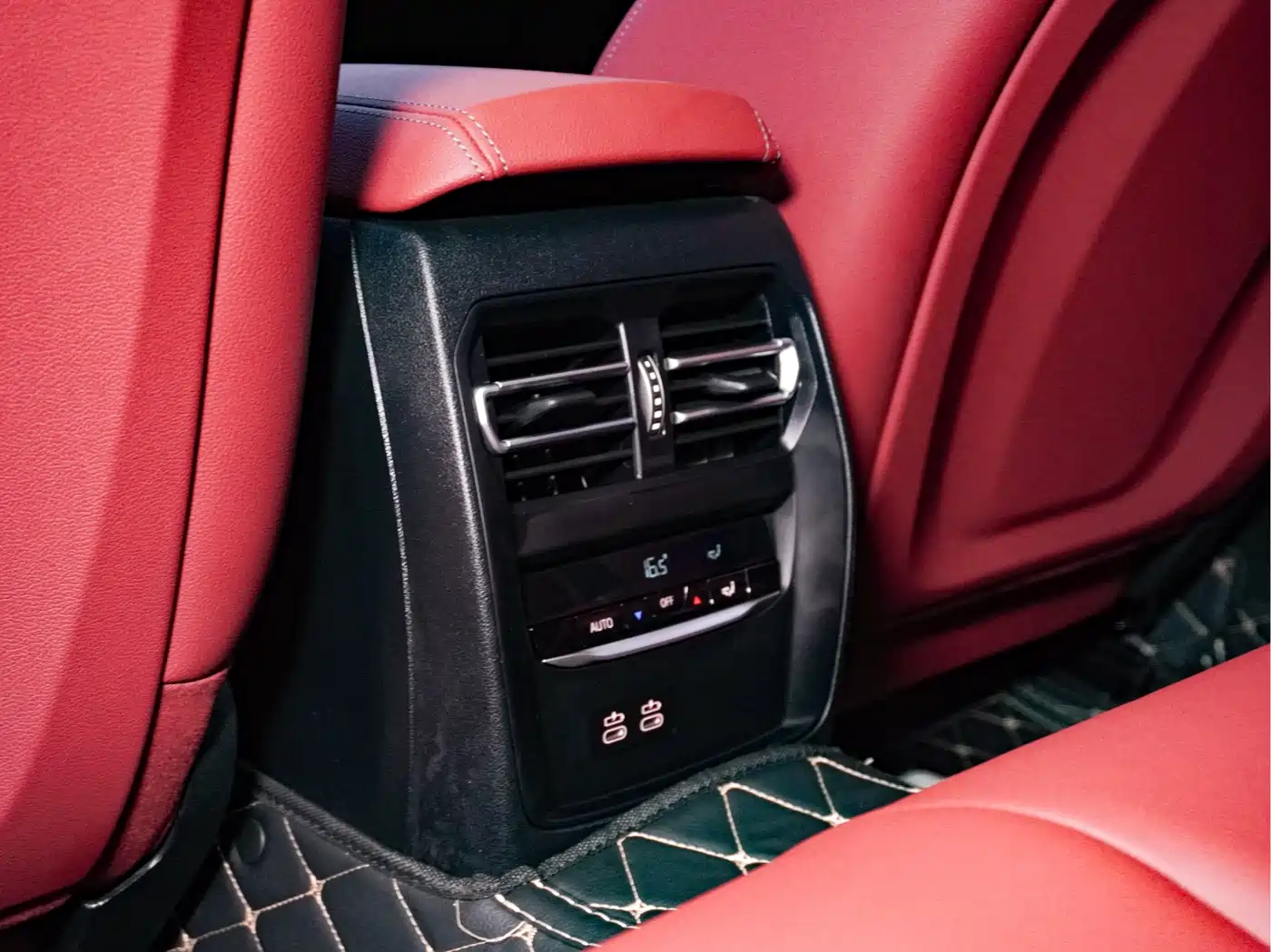 BMW 3 Series 2024 325i M Sport Package фото 12