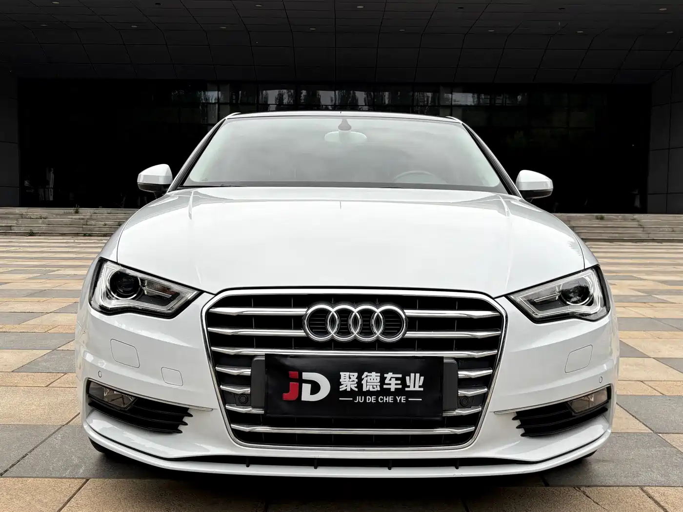 Audi A3 2015 Limousine 40 TFSI Automatic Comfort фото 2