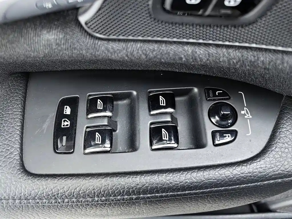 Фото 9 - Volvo S90