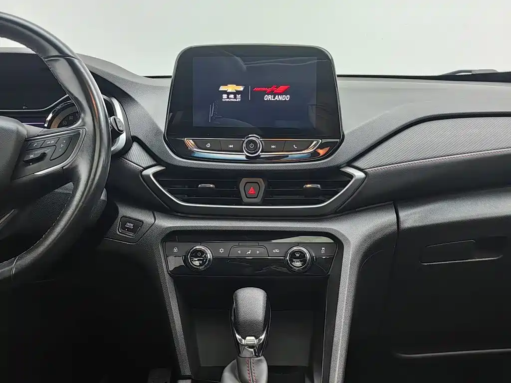 Photo 12 - Chevrolet Volando