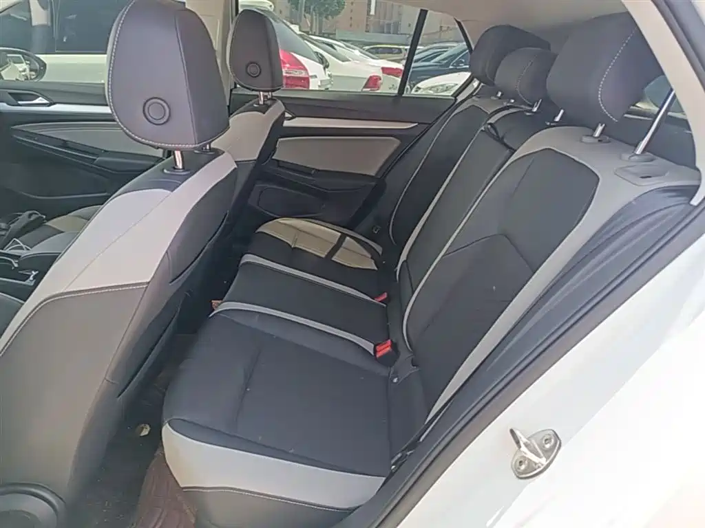 Volkswagen Golf 2023 Facelift 280TSI DSG Pro фото 17