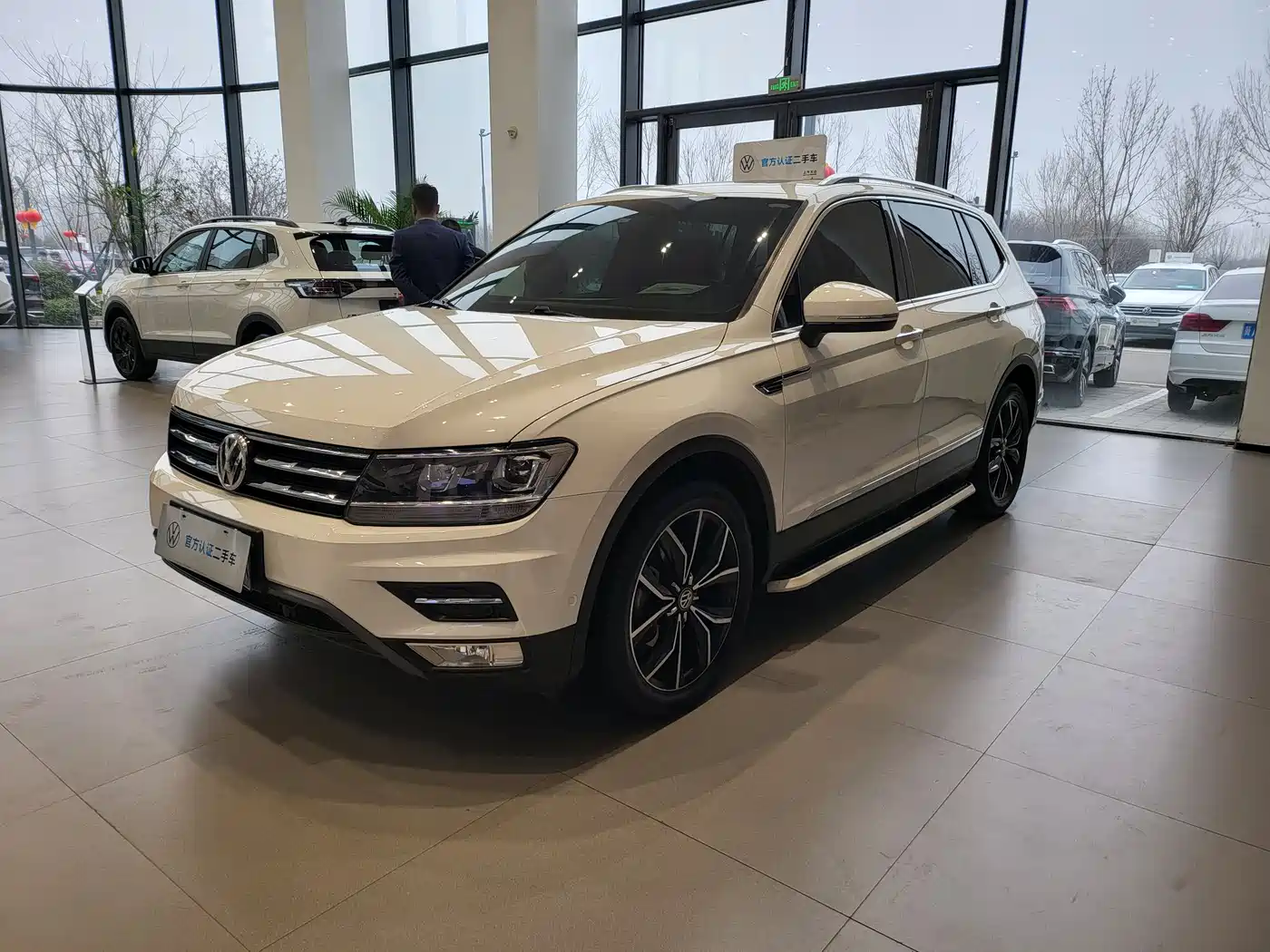 Volkswagen Tiguan L 2019 330TSI Automatic 2WD Smart Luxury Edition China VI фото 2