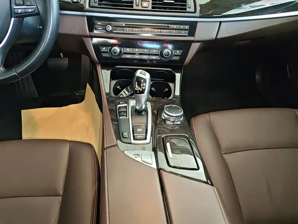 BMW 5 Series 2017 525Li Luxury Design Package фото 10