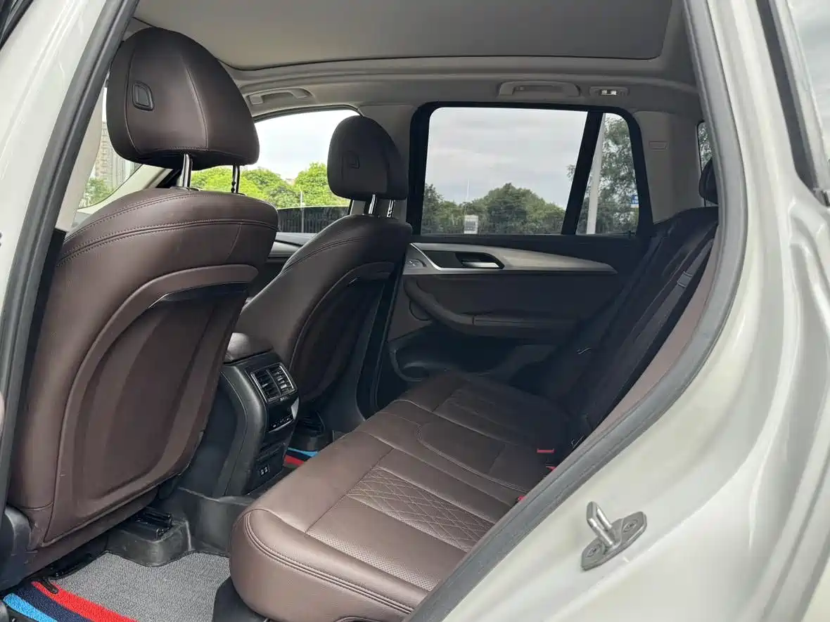 BMW iX3 2022 Innovation Leader фото 6