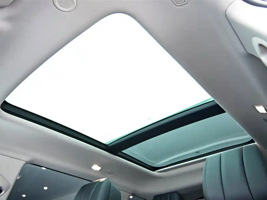 Land Rover Range Rover Evoque 2024 Range Rover Evoque L 249PS Light Master Edition фото 29