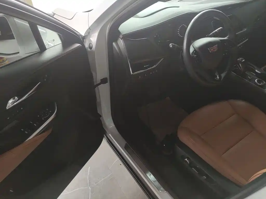 Cadillac XT4 2019 2018 28T AWD Platinum Edition