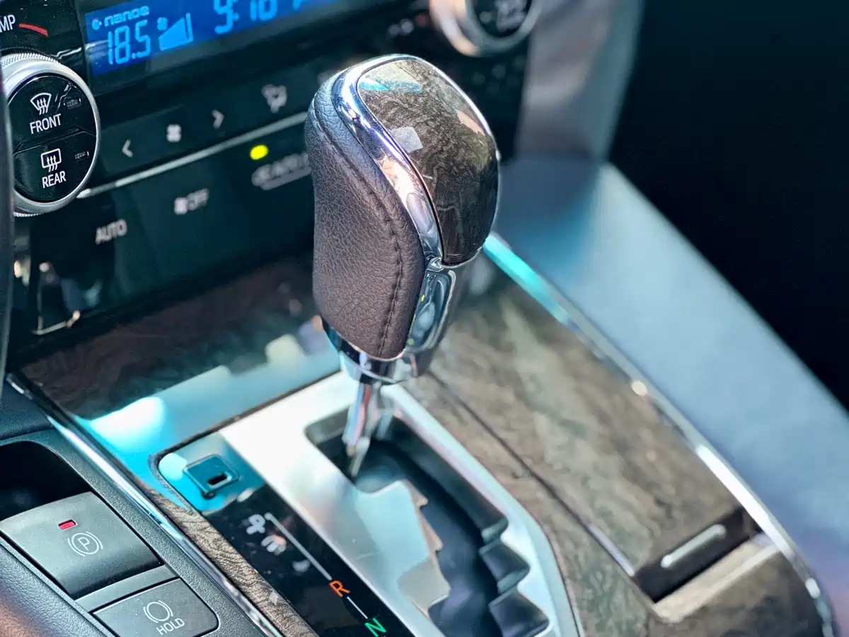 Toyota Alphard 2021 Hybrid 2.5L Premium фото 33