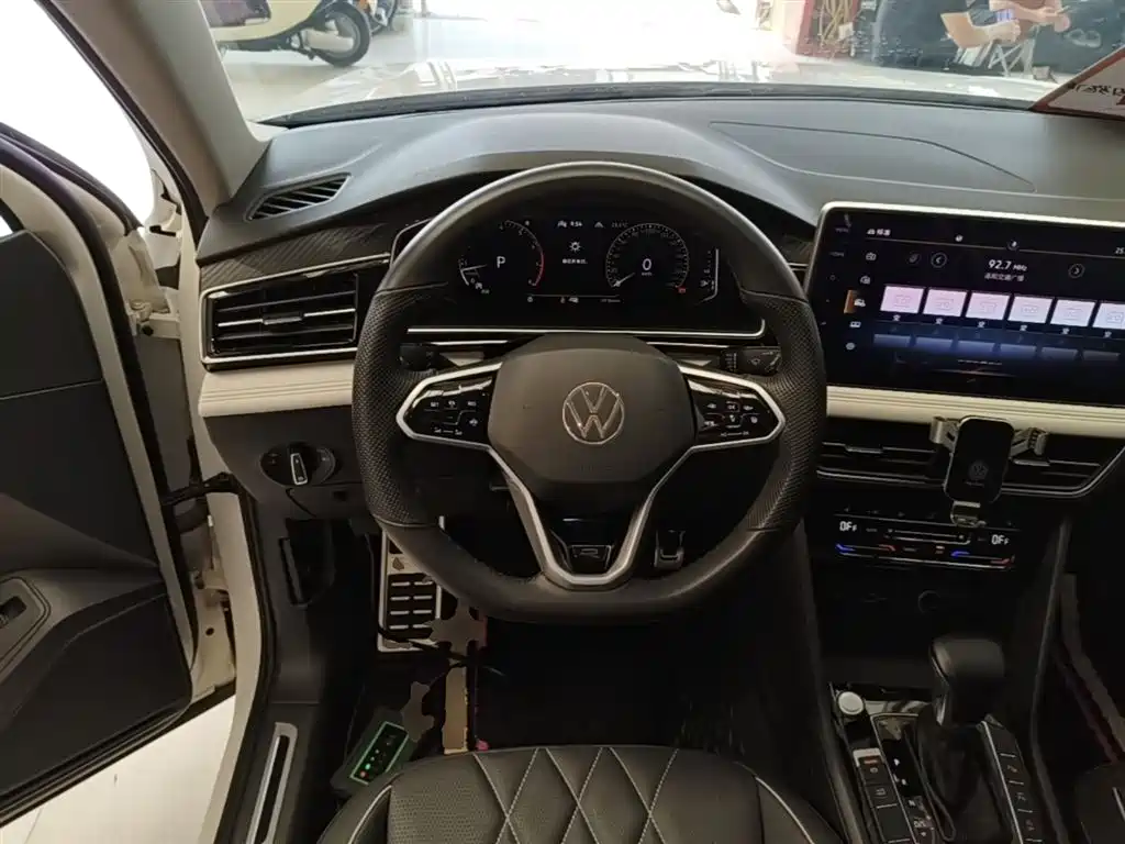 Volkswagen Tiguan L 2022 380TSI Automatic 4WD R-Line Cross Edition 7-Seater фото 11