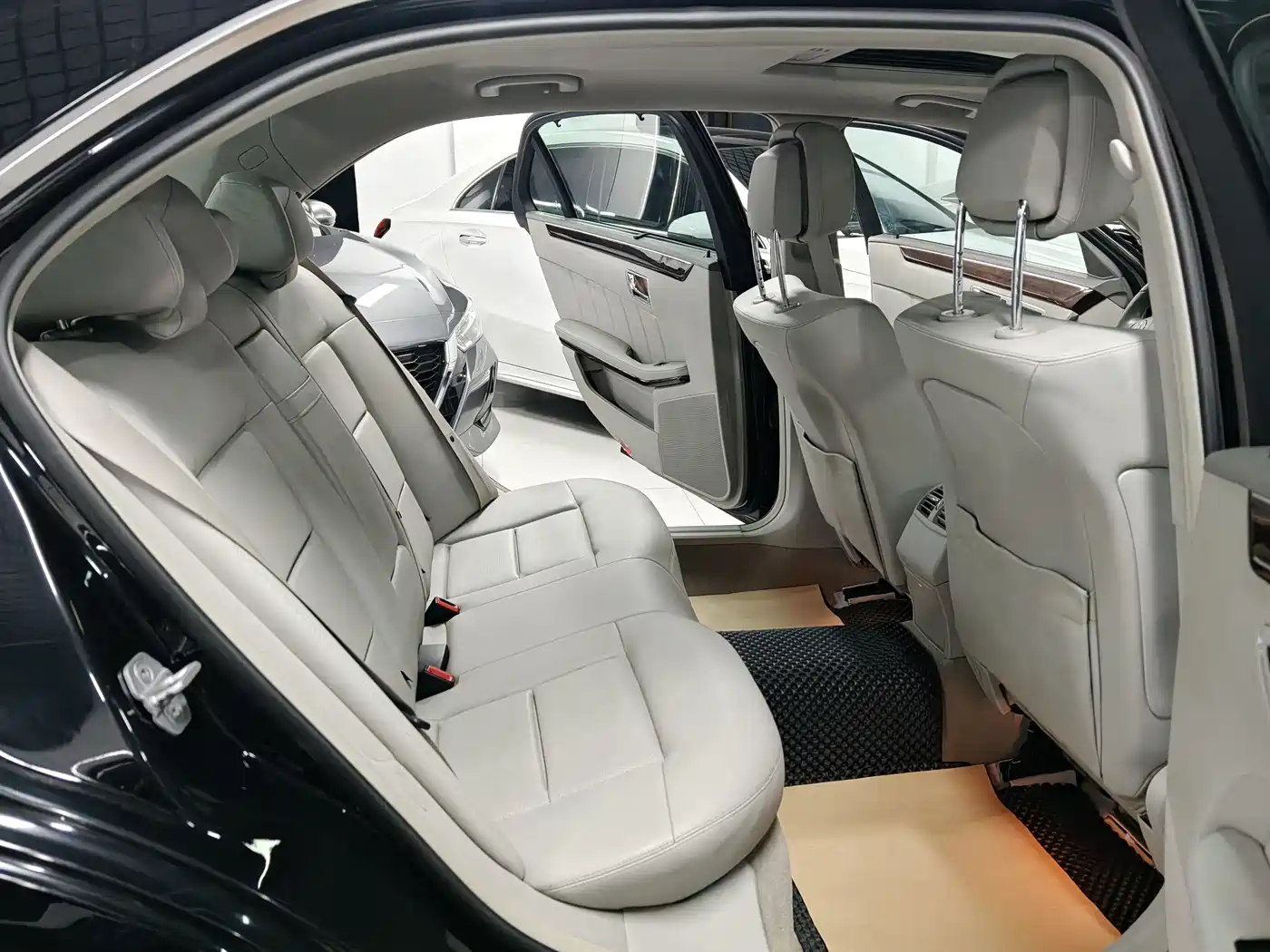 Mercedes-Benz E-Class 2011 E 200 L CGI Elegance фото 10