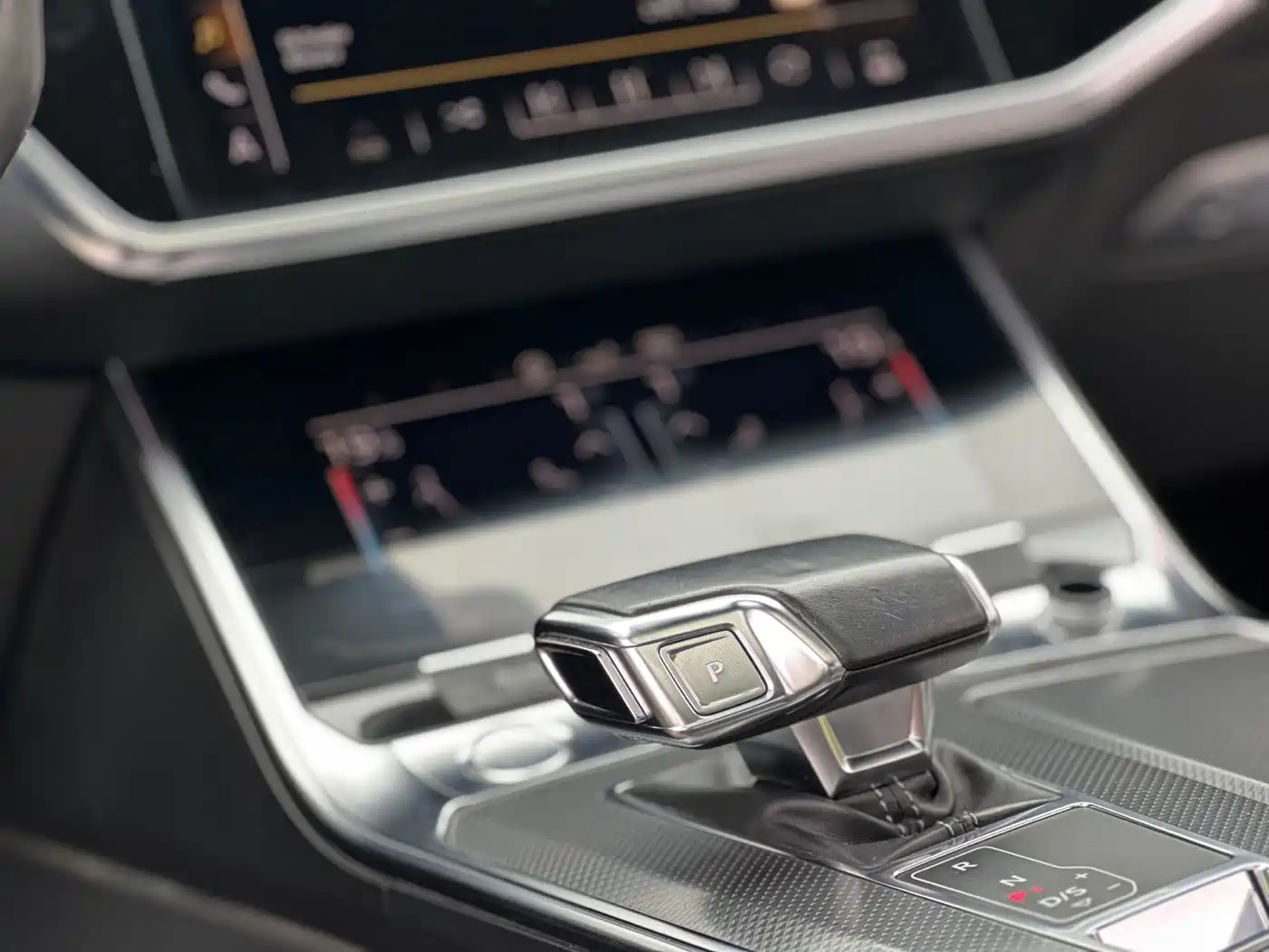 Фото 14 - Audi A6L