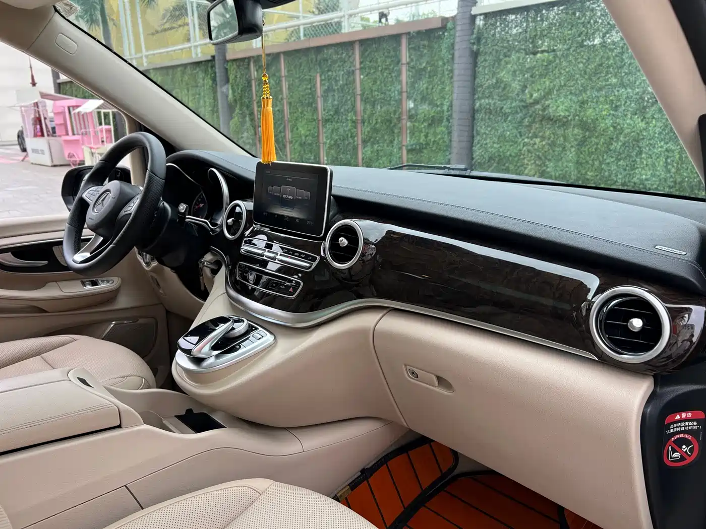 Mercedes-Benz V-Class 2017 Model V 260 L Premium Extended Edition фото 11