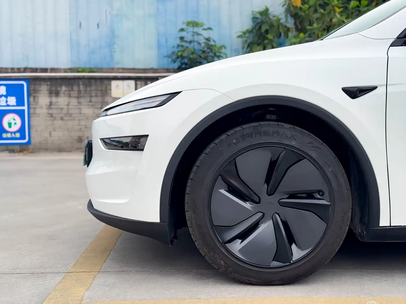 Tesla Model Y 2025 Rear-Wheel Drive фото 8